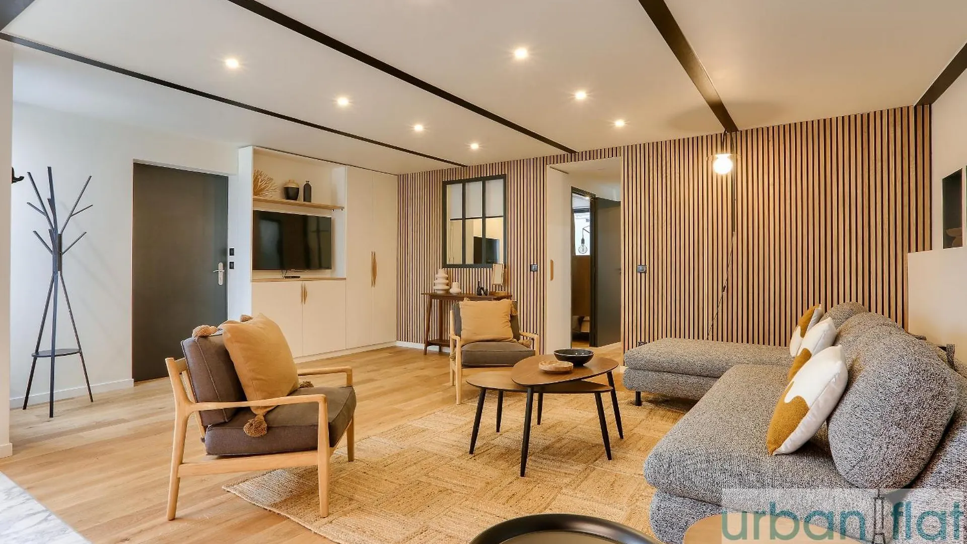 Urban Flat 170 - Amelot Apartment In Center Of Parigi